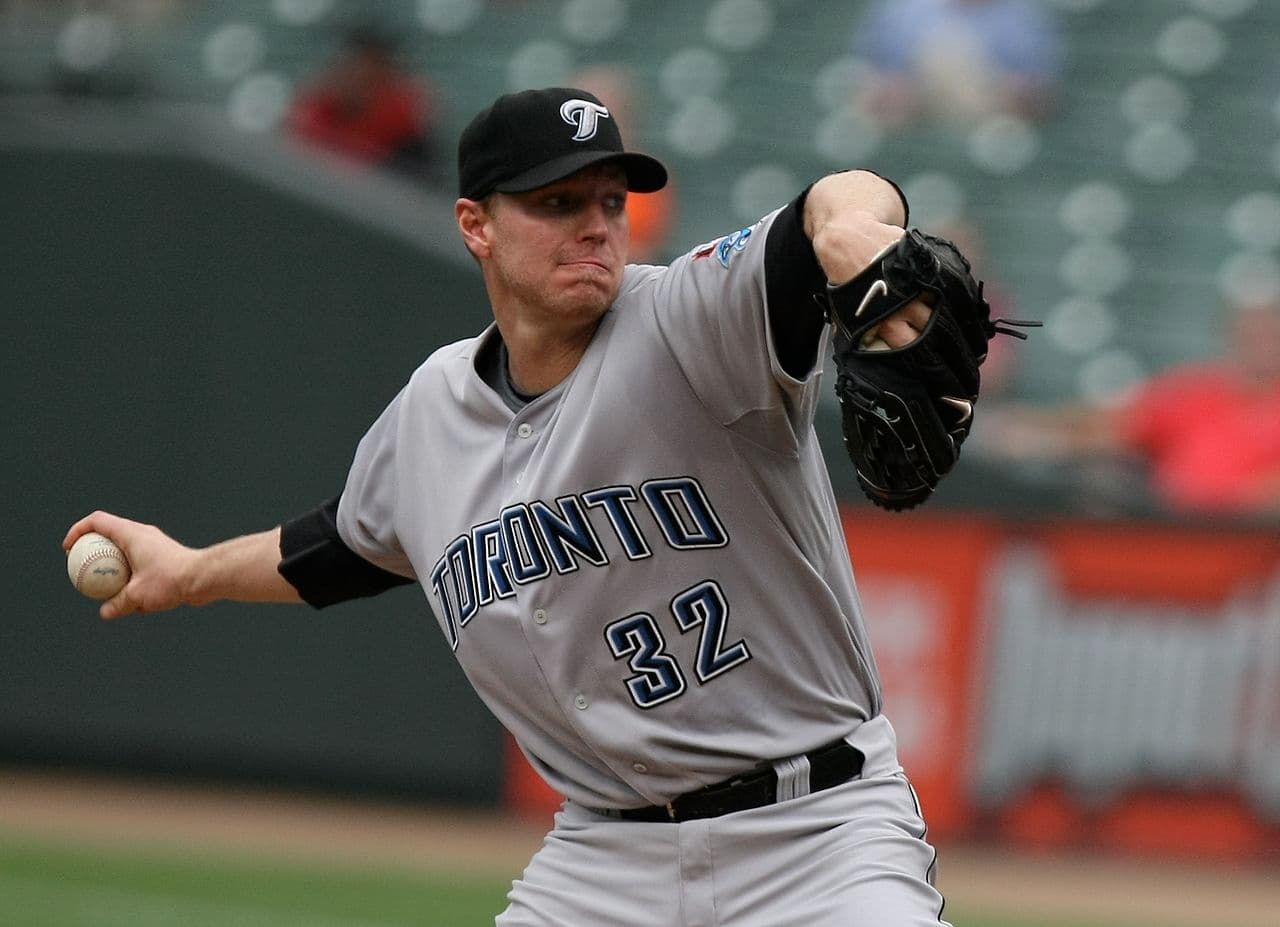 Toronto Blue Jays to retire Roy Halladay's No. 32 jersey on opening day