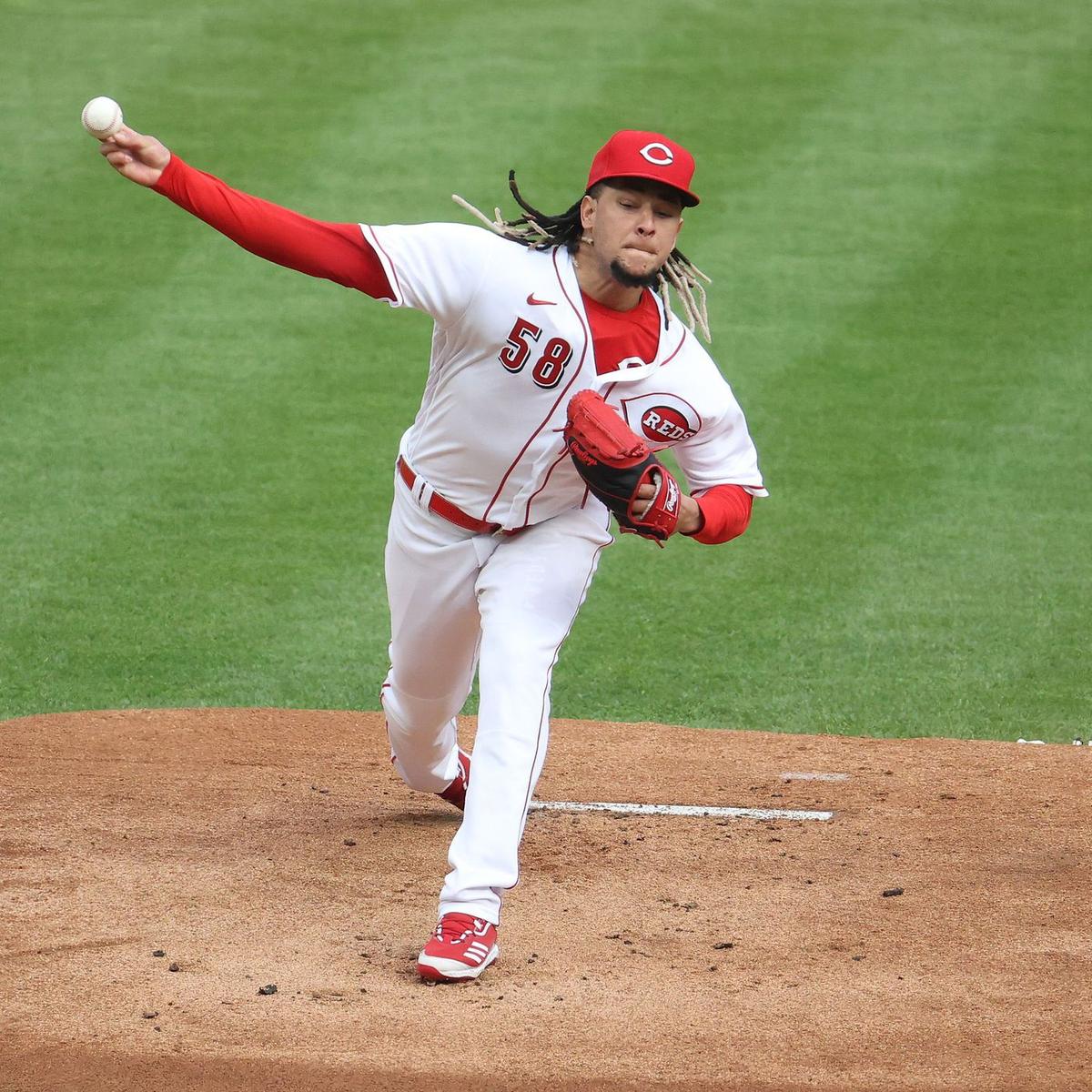 Luis Castillo dominates rubber match as trade deadline looms