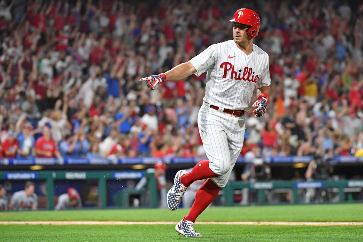 Phillies' J.T. Realmuto, unvaccinated, will miss Toronto series