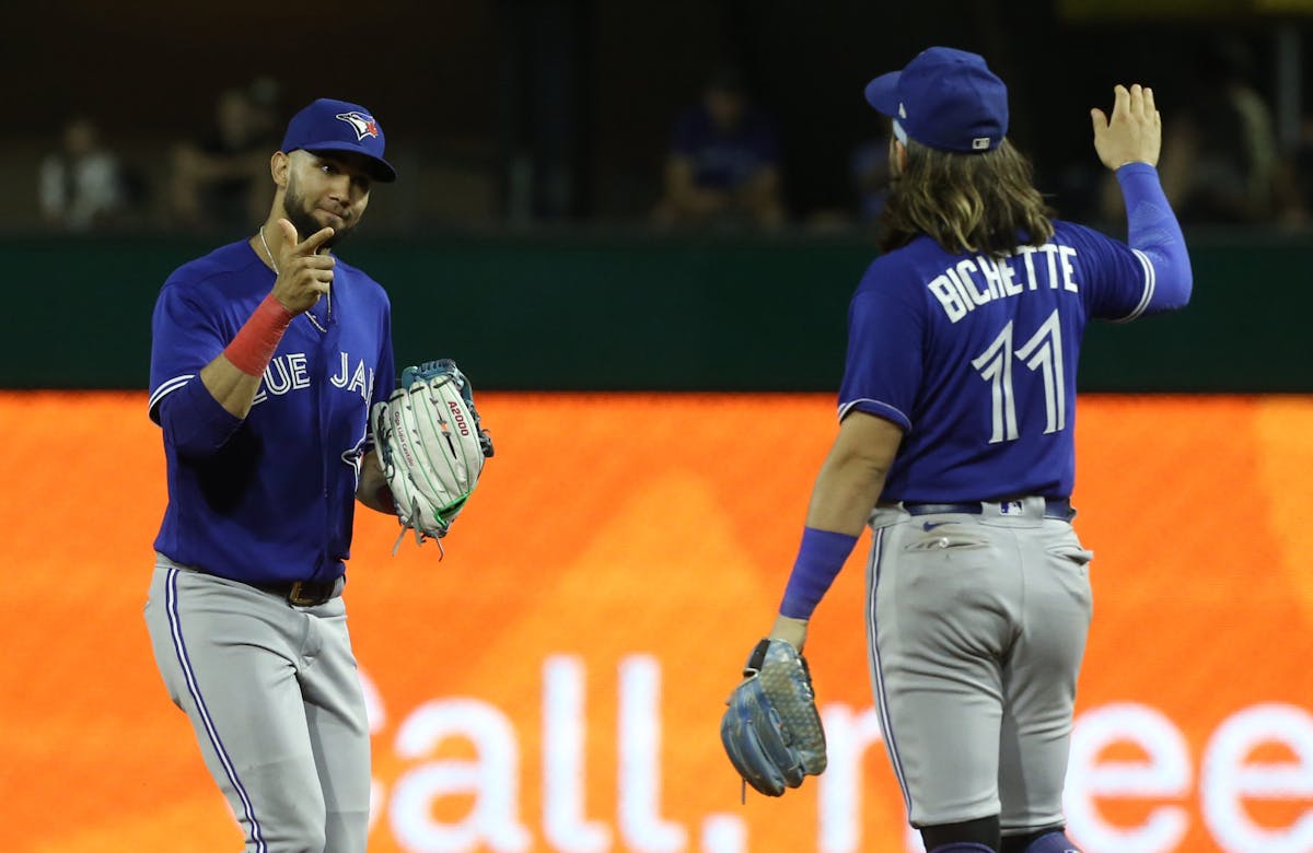 Blue Jays' Bo Bichette, Lourdes Gurriel Jr. among Toronto BBWAA winners