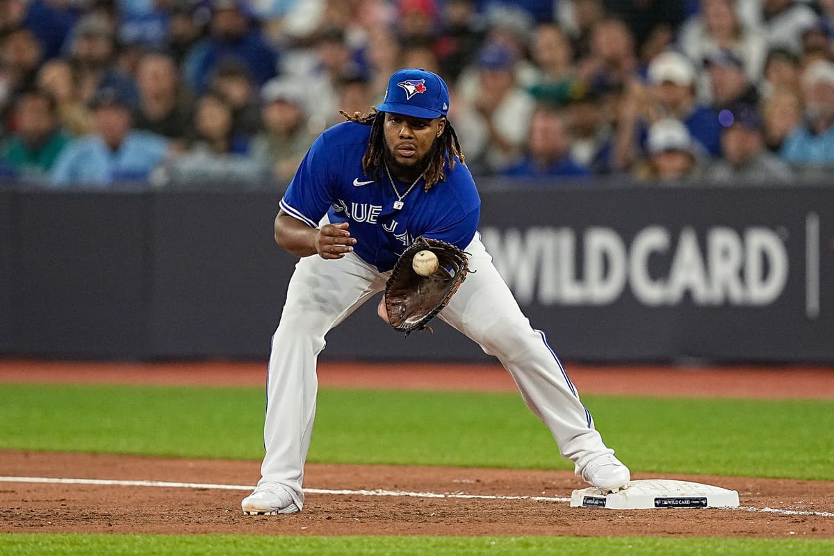 Vladimir Guerrero Jr. leaves Blue Jays spring training game with right knee  discomfort