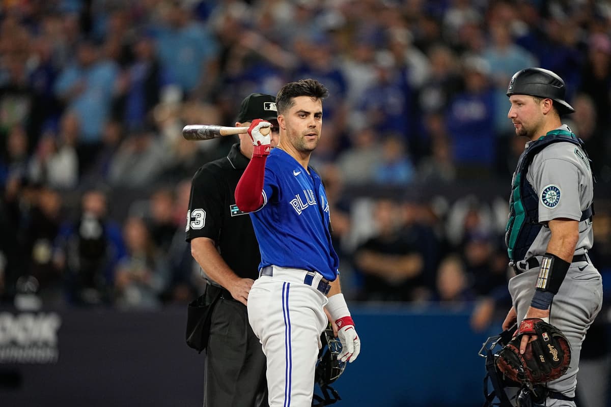 Whit Merrifield adjusting to new role with Blue Jays