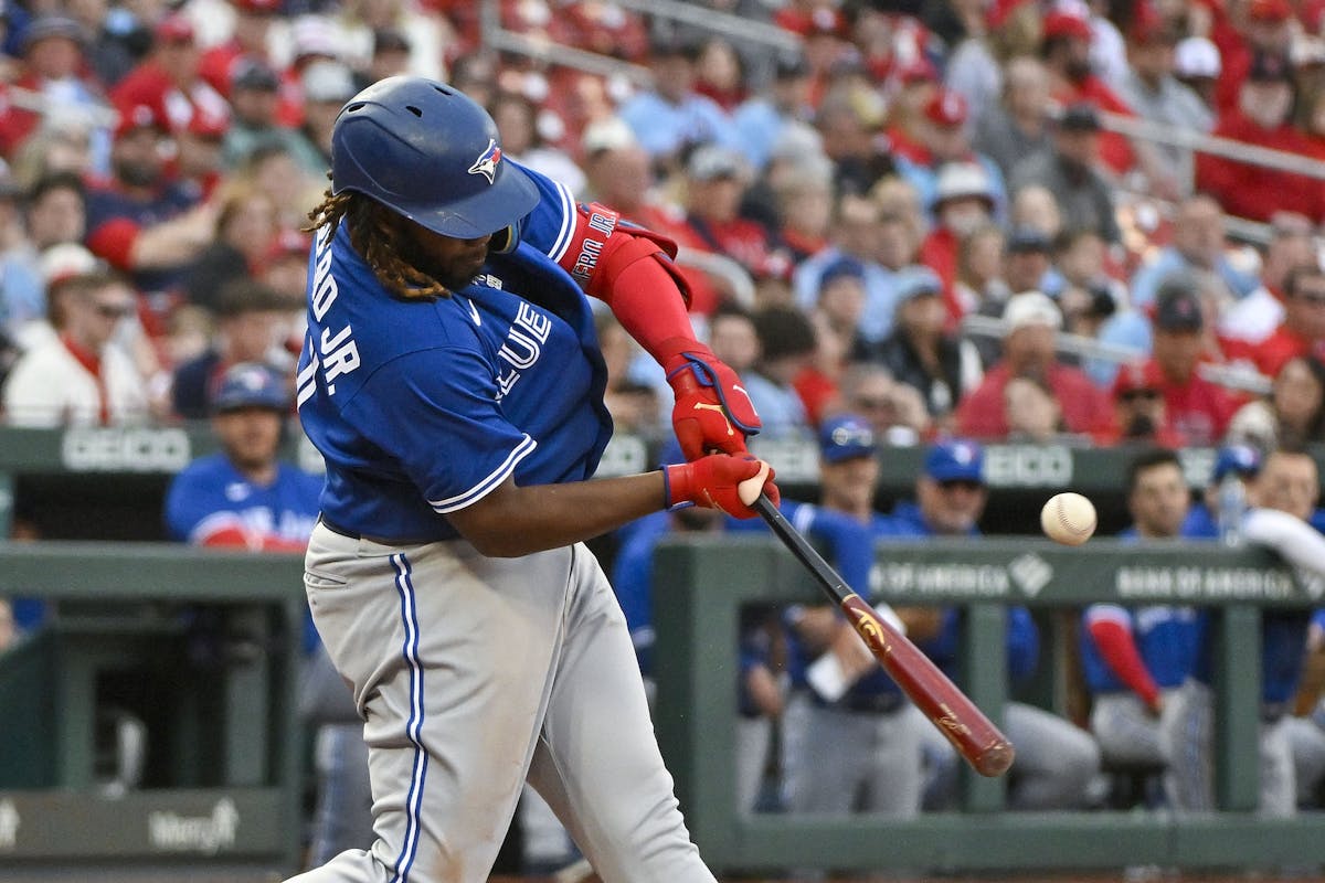 Blue Jays set franchise record with FIVE home runs during Home Opener! 