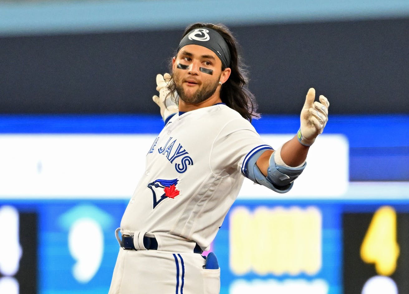 Bo Bichette becomes the fastest Blue Jay to 500 hits as Blue Jays