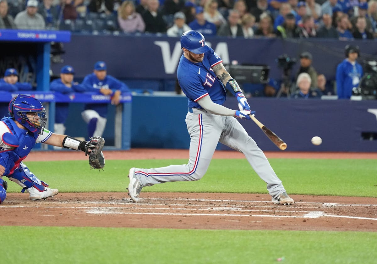 Blue Jays fans rain down boos as Rangers open up 10-run lead with Garver's  bomb