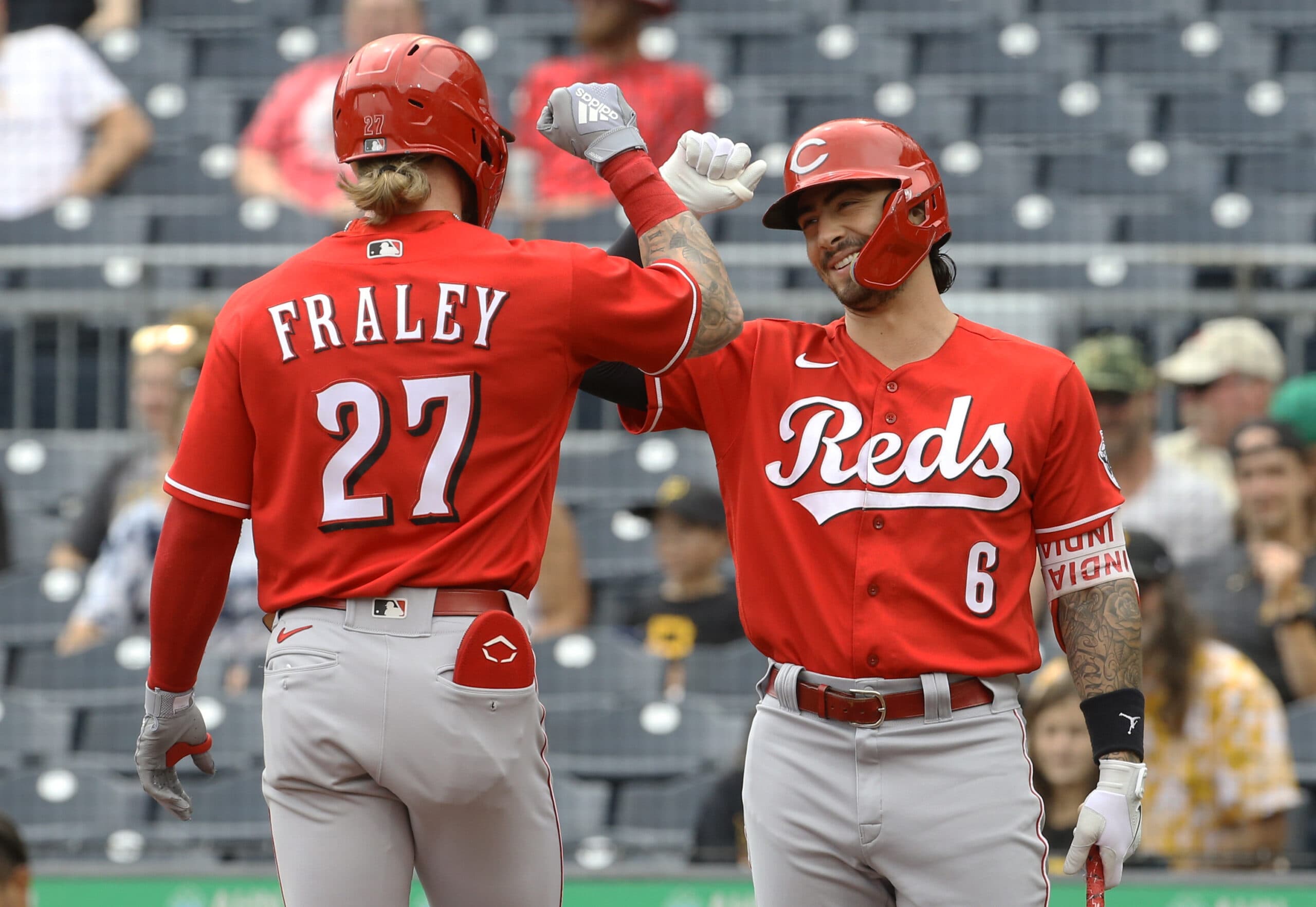 Cincinnati Reds acquire Santiago Espinal in trade with Toronto Blue Jays