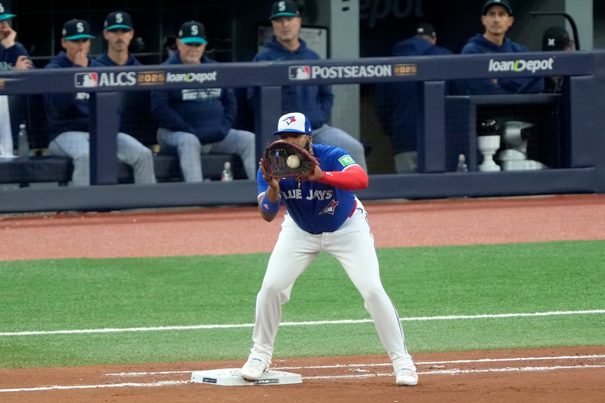 Blue Jays: How Vladimir Guerrero Jr. stacks up against other nominees for Gold Glove at first base