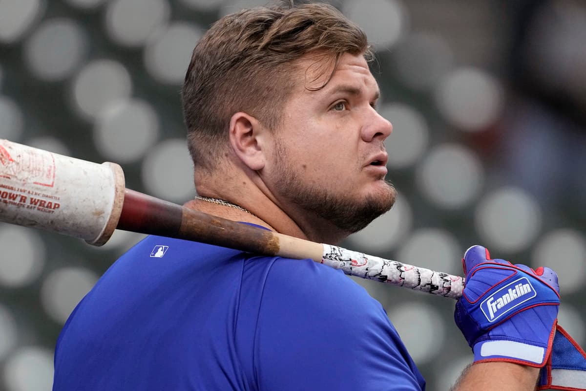 Brewers hire former Blue Jays Daniel Vogelbach and Guillermo Martinez