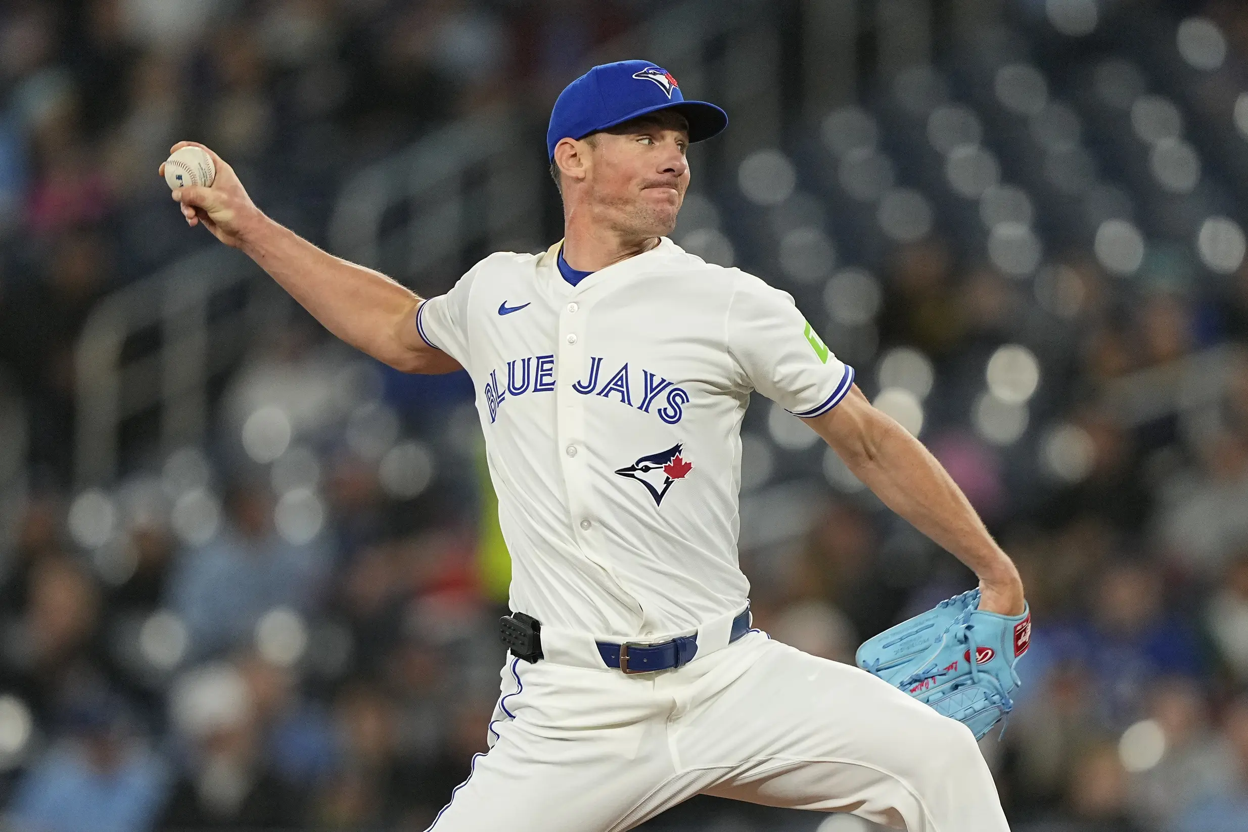 Toronto Blue Jays starting pitcher Chris Bassitt (40) pitches to the Atlanta Braves during the first inning at Rogers Centre.