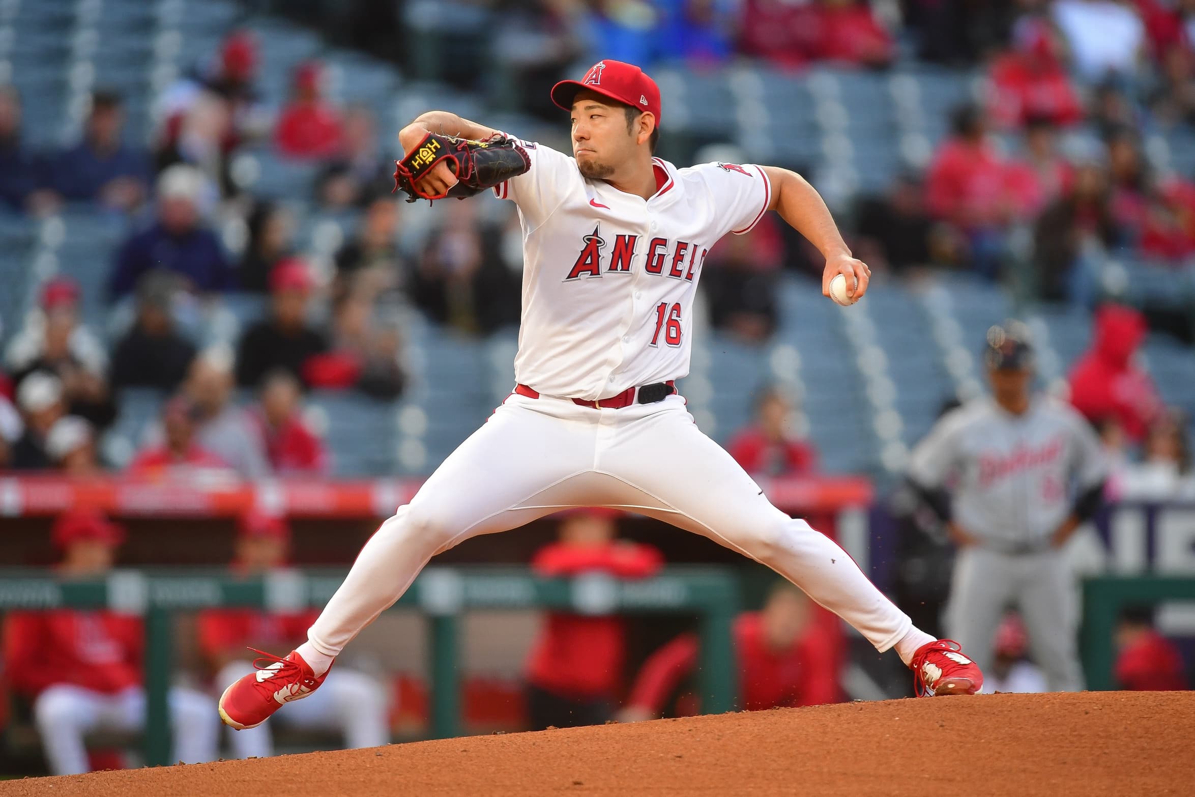 Los Angeles Angels pitcher Yusei Kikuchi (16) throws during the first inning against the Detroit Tigers that Angel Stadium.