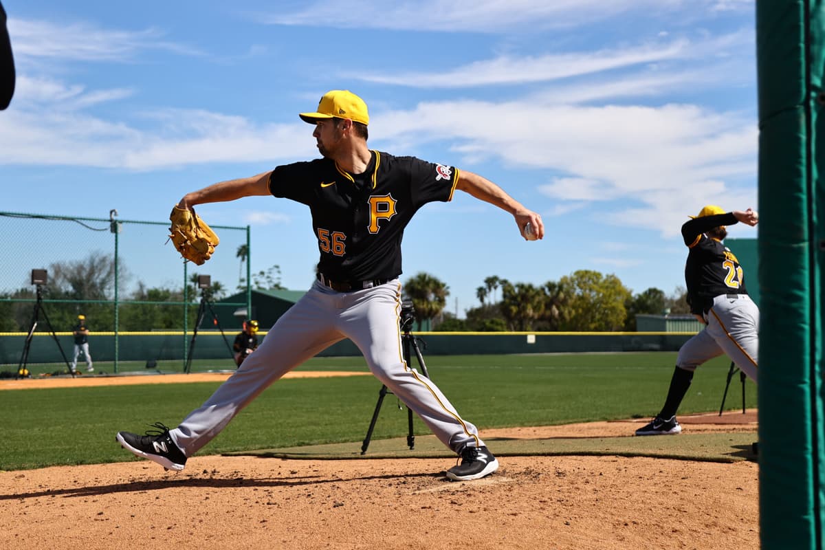 Blue Jays sign swingman Michael Plassmeyer to minor-league deal