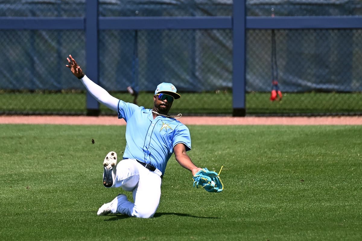 Report: Eloy Jimenez and Rafael Lantigua sign minor-league deals with the Blue Jays