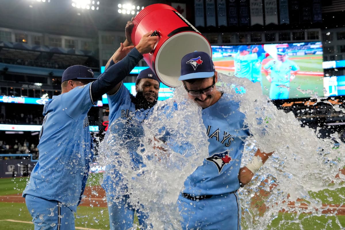 Davis Schneider's 'heads-up' baserunning puts Blue Jays back on right side of fundamentals