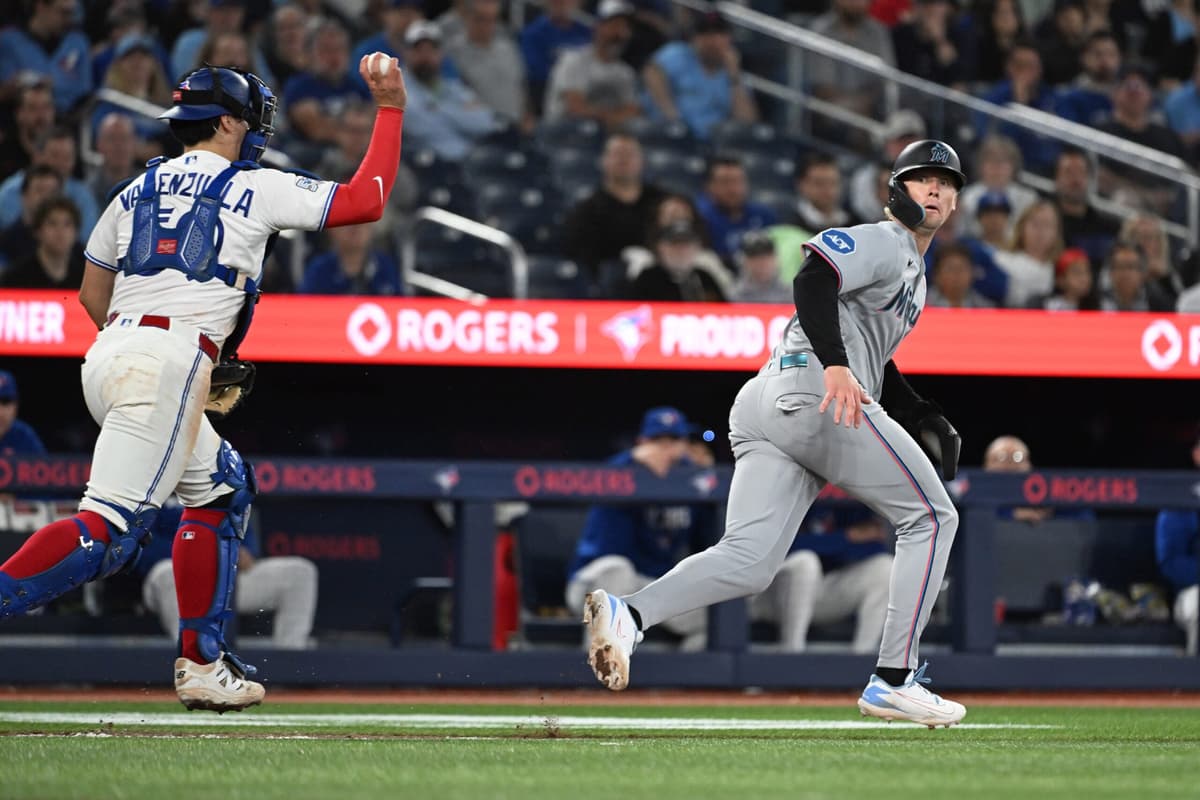 What roster moves should the Blue Jays make when Alejandro Kirk returns from injury?